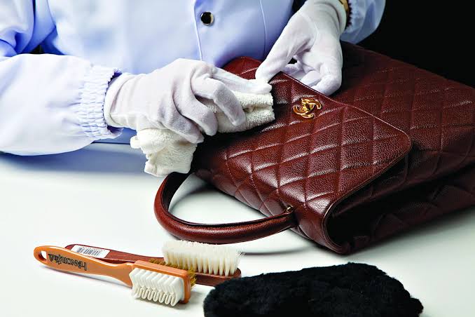 The 5 best handbag restoration services in Freising – Reviving aged bags with meticulous attention to detail